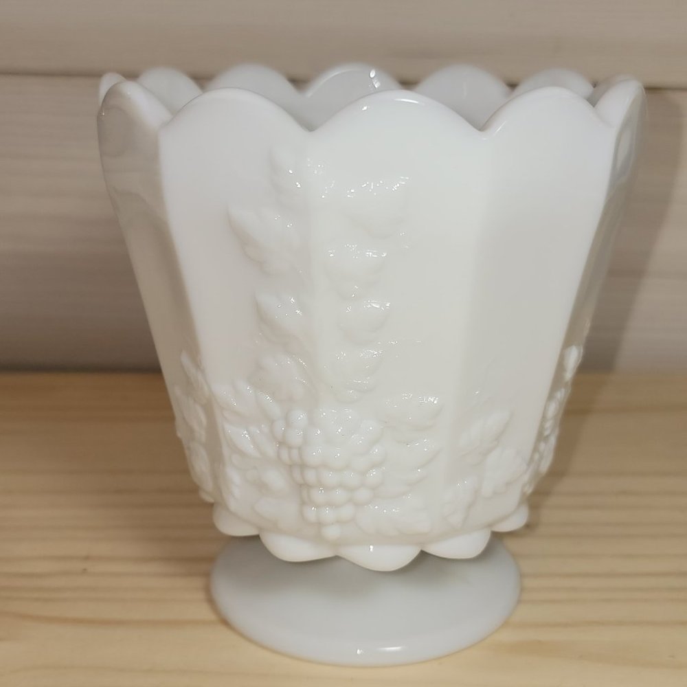 westmoreland footed, paneled grape pattern planter